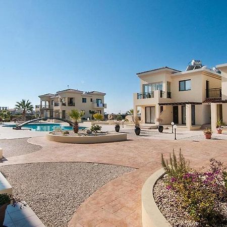 Beautiful 2-Bedroom Apartment - Great Location Paphos 外观 照片