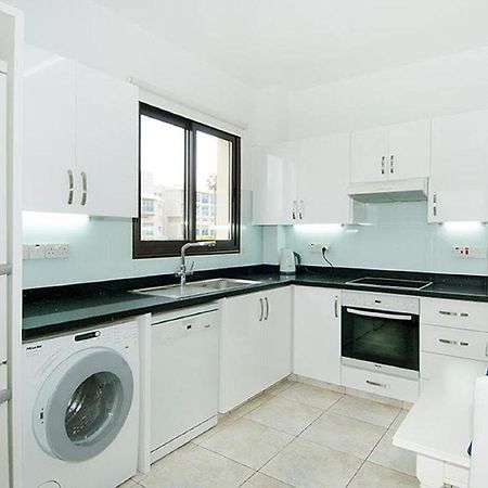 Beautiful 2-Bedroom Apartment - Great Location Paphos 外观 照片
