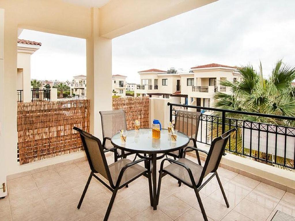 Beautiful 2-Bedroom Apartment - Great Location Paphos 外观 照片