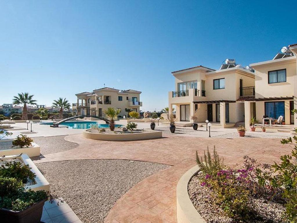 Beautiful 2-Bedroom Apartment - Great Location Paphos 外观 照片
