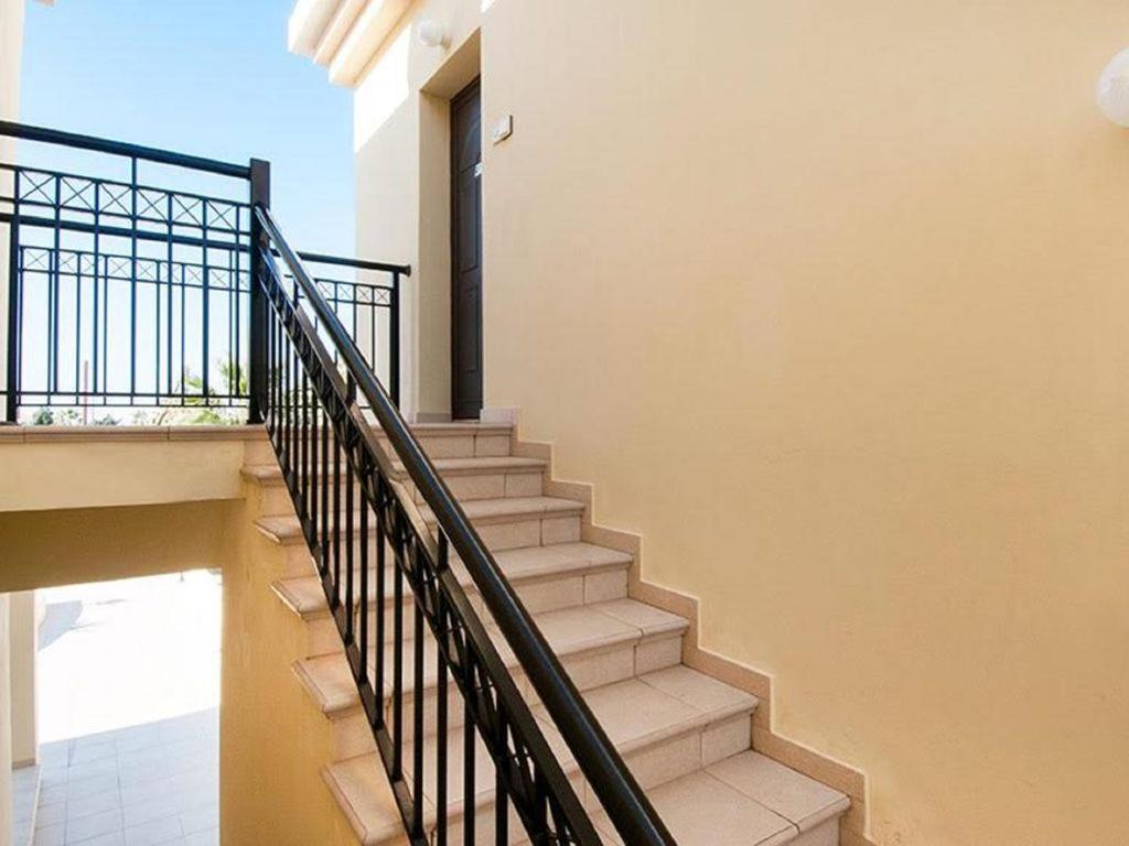 Beautiful 2-Bedroom Apartment - Great Location Paphos 外观 照片