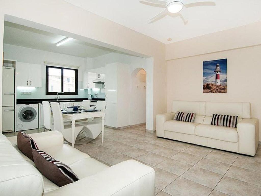 Beautiful 2-Bedroom Apartment - Great Location Paphos 外观 照片