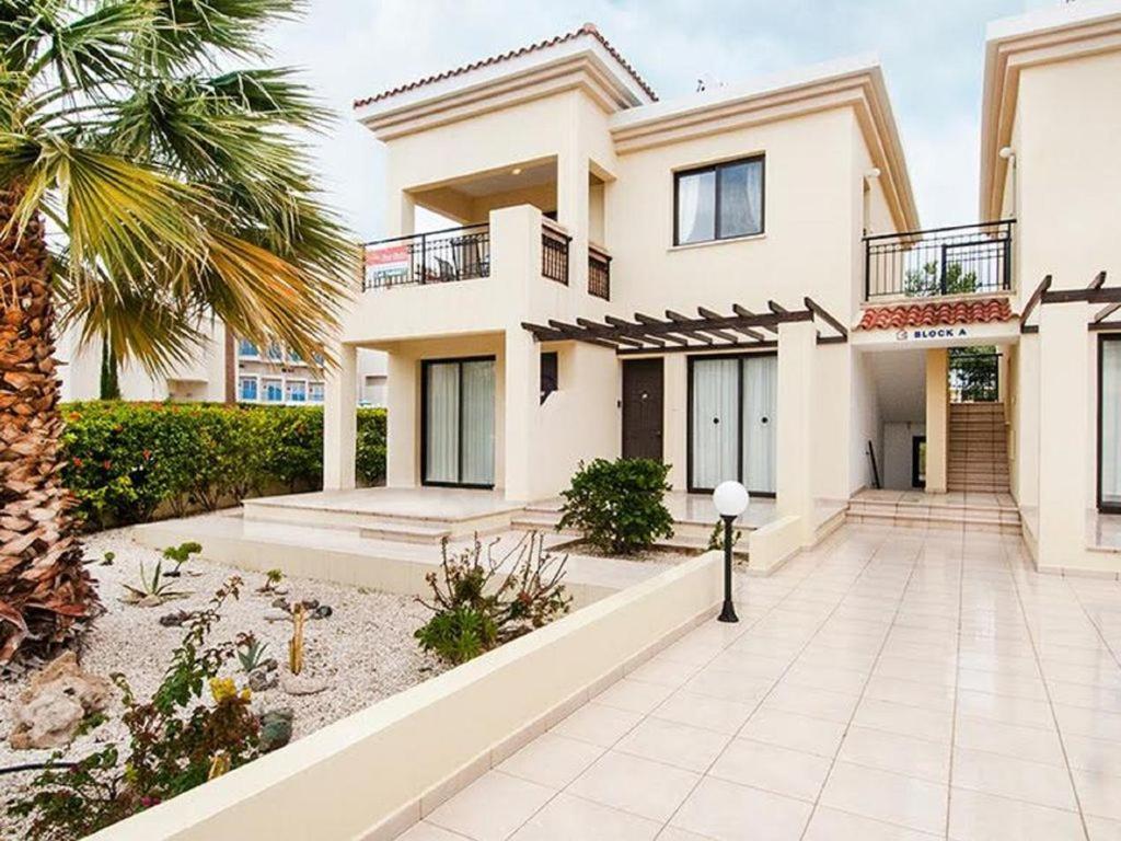 Beautiful 2-Bedroom Apartment - Great Location Paphos 外观 照片