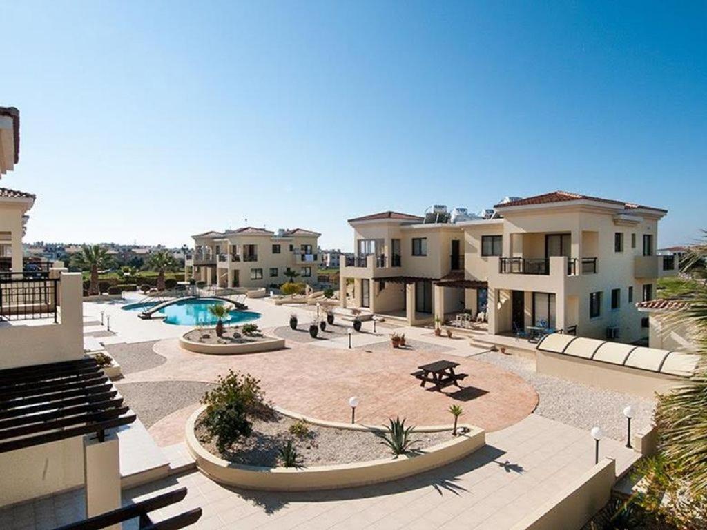 Beautiful 2-Bedroom Apartment - Great Location Paphos 外观 照片