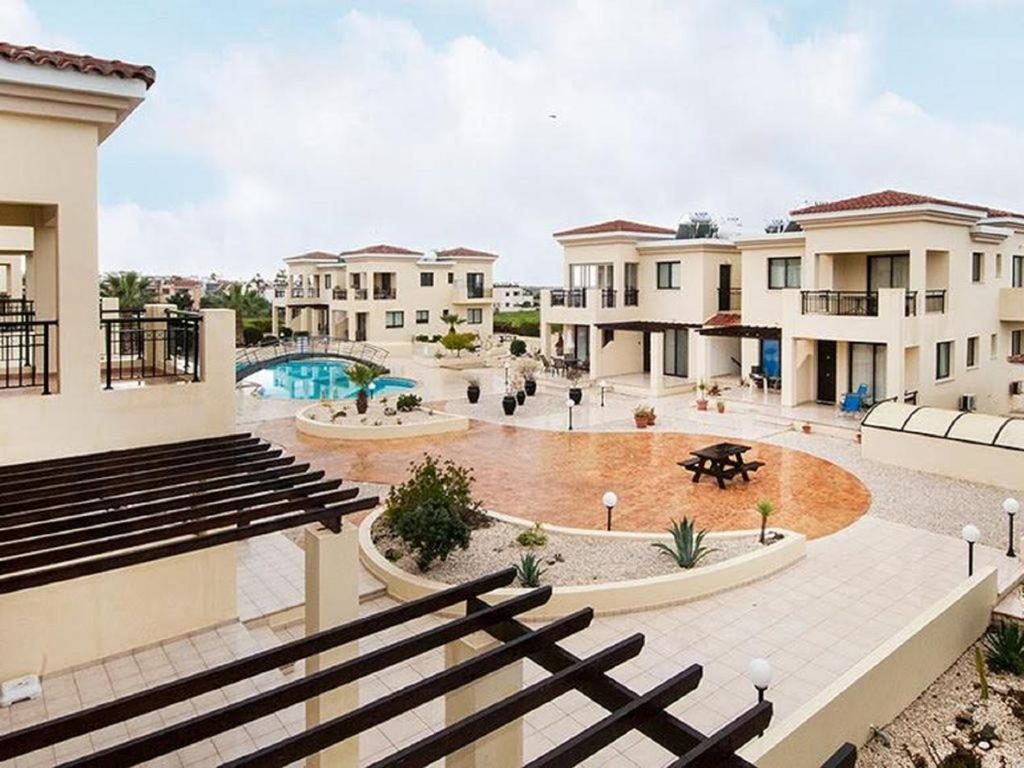 Beautiful 2-Bedroom Apartment - Great Location Paphos 外观 照片
