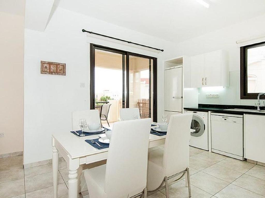 Beautiful 2-Bedroom Apartment - Great Location Paphos 外观 照片