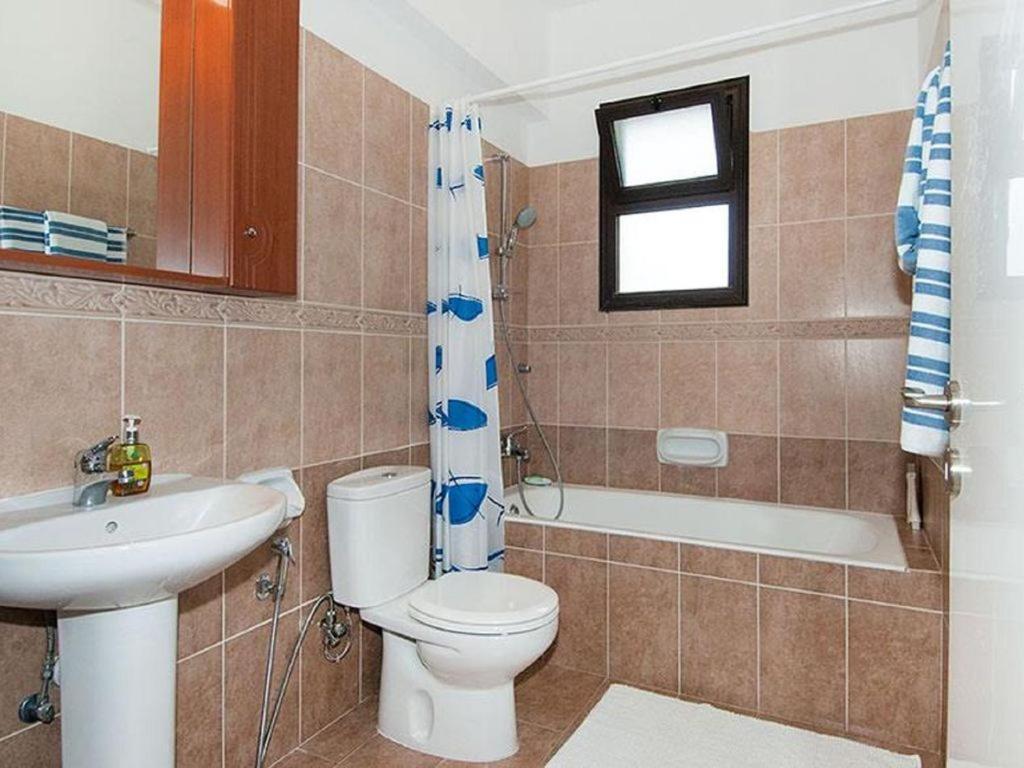 Beautiful 2-Bedroom Apartment - Great Location Paphos 外观 照片