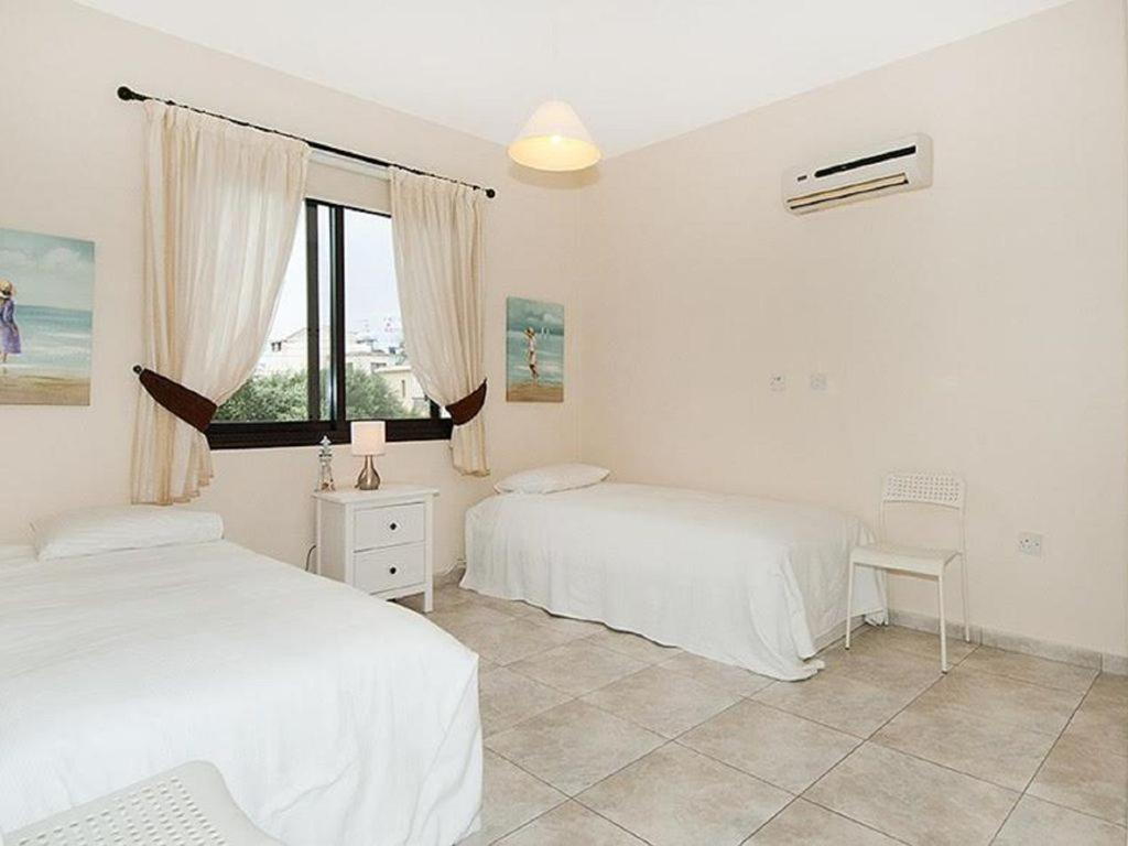 Beautiful 2-Bedroom Apartment - Great Location Paphos 外观 照片